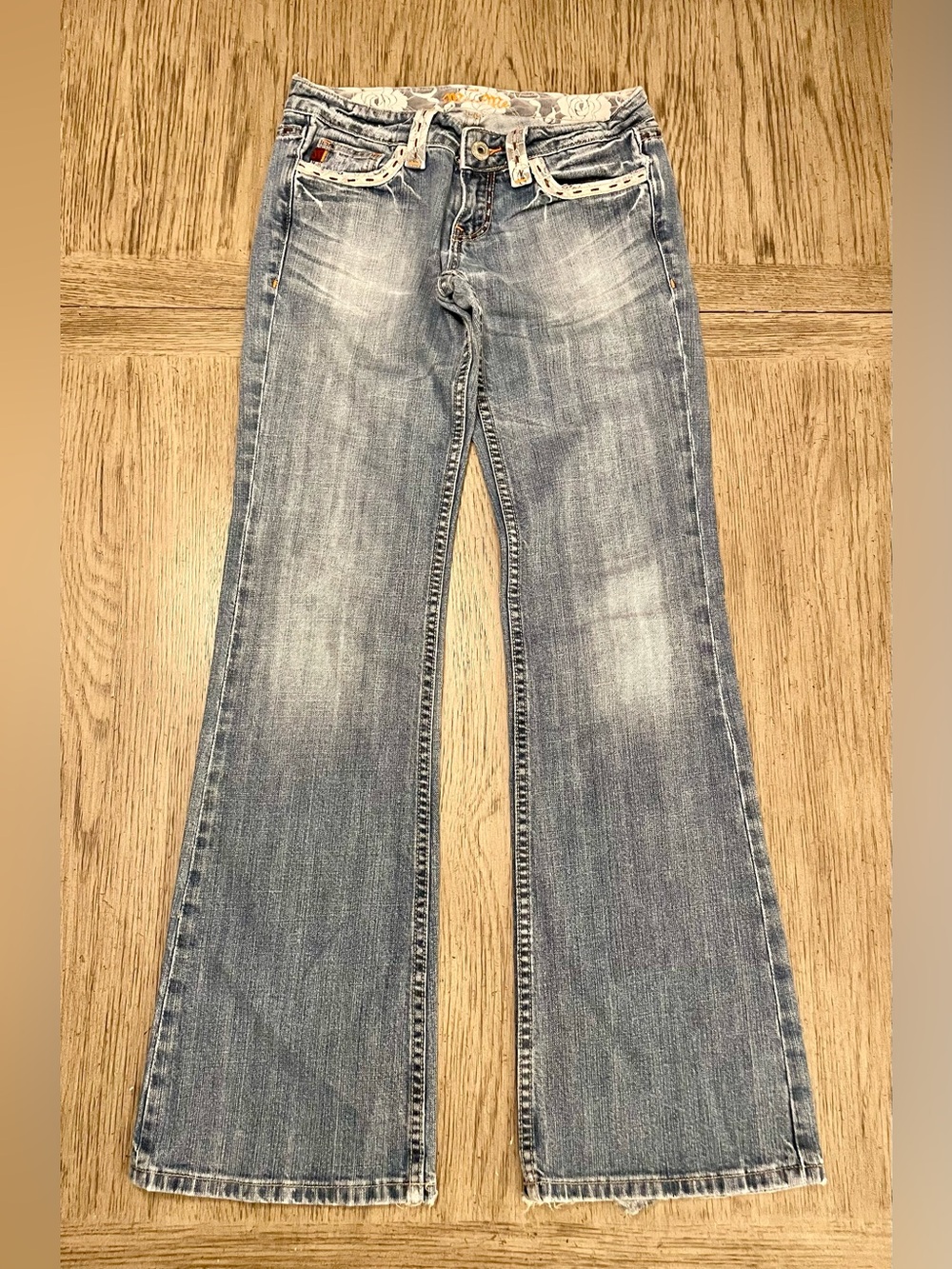 Miss Me women’s low rise, flare Y2K jeans. Size 28, cute lace detail.